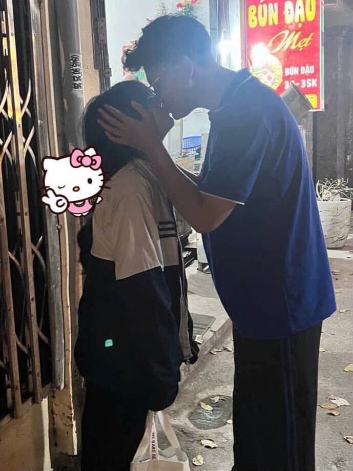 Nụ hôn đầu tiên của bọn mình